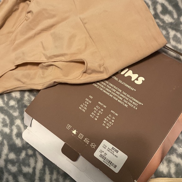 COPY - SKIMS CORE CONTROL BRIEF NWOT - Picture 2 of 4